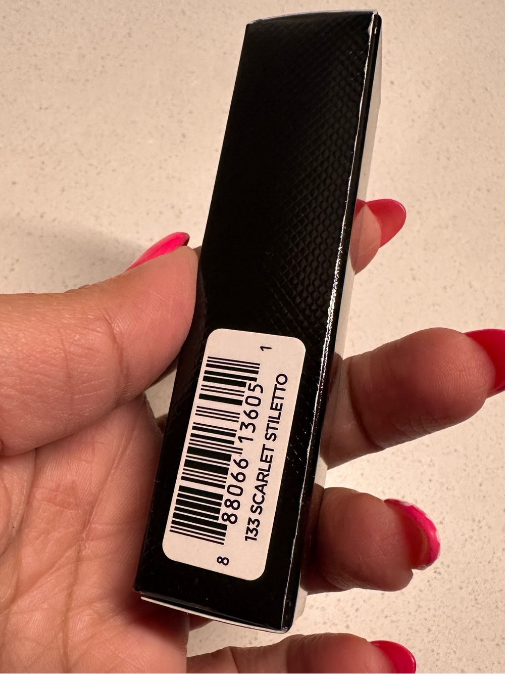 TOM FORD Liquid Lipstick Luxe Matte Color: 133 Scarlet Stiletto - Picture 11 of 15